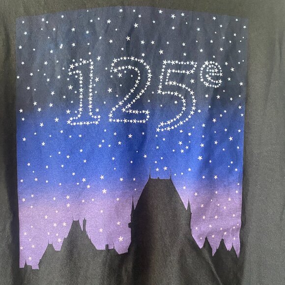 Chateau Frontenac Fairmont Black T shirt stars castle glow in the dark M Unisex - Picture 2 of 4